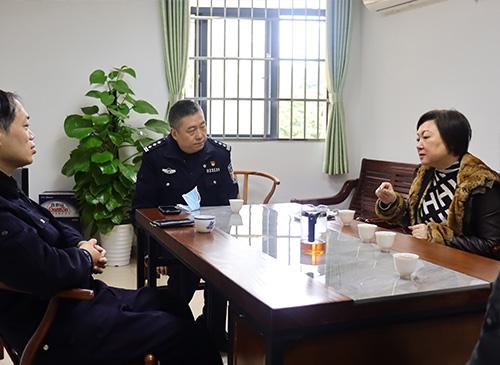 加强党建共建，亲昵警企关系